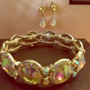 Beautiful earring and bracelet set